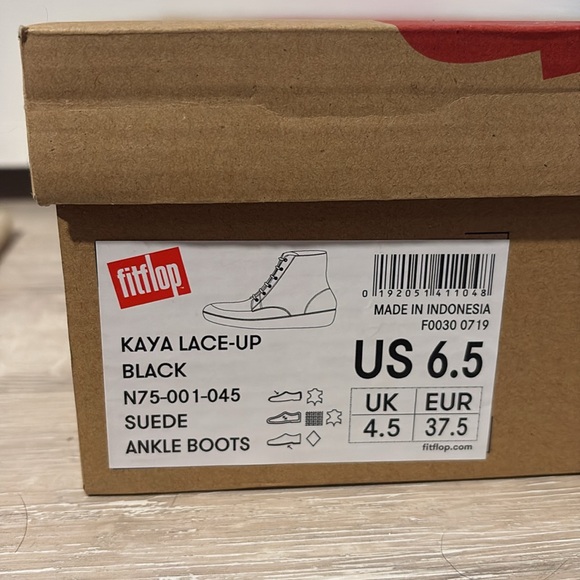 Fitflop Black suede lace up ankle boots - like new - Picture 3 of 5